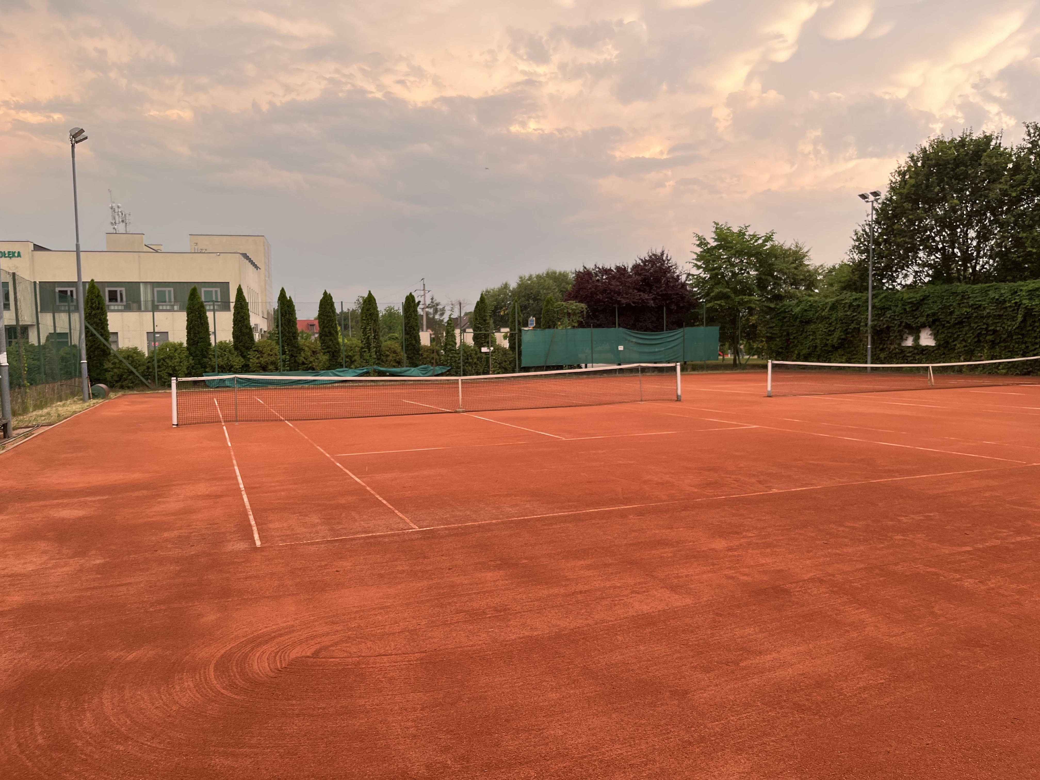 Korty tenisowe w Długołęce