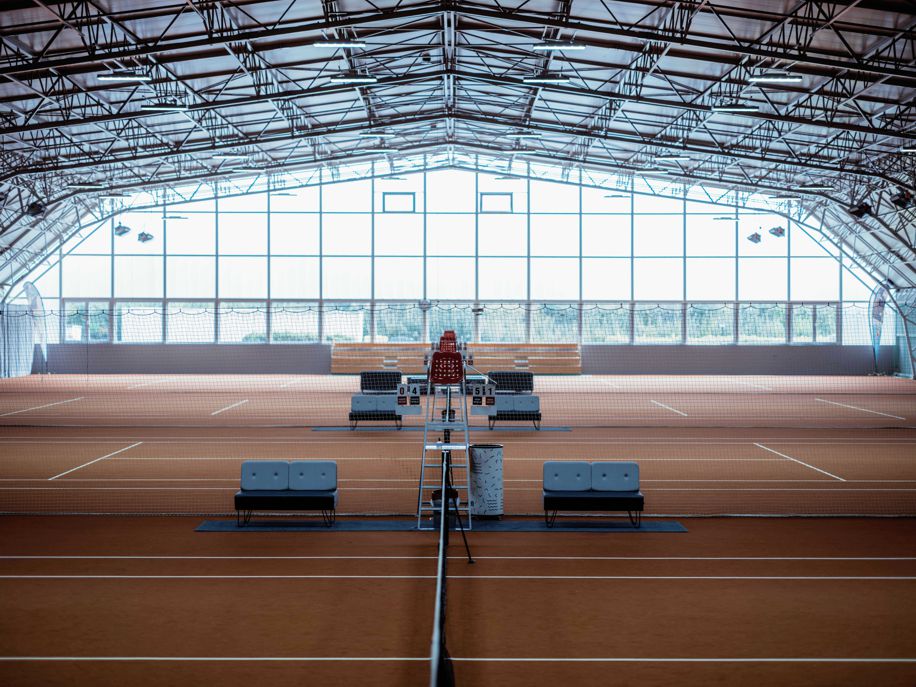Kort do tenisa wewnętrzny