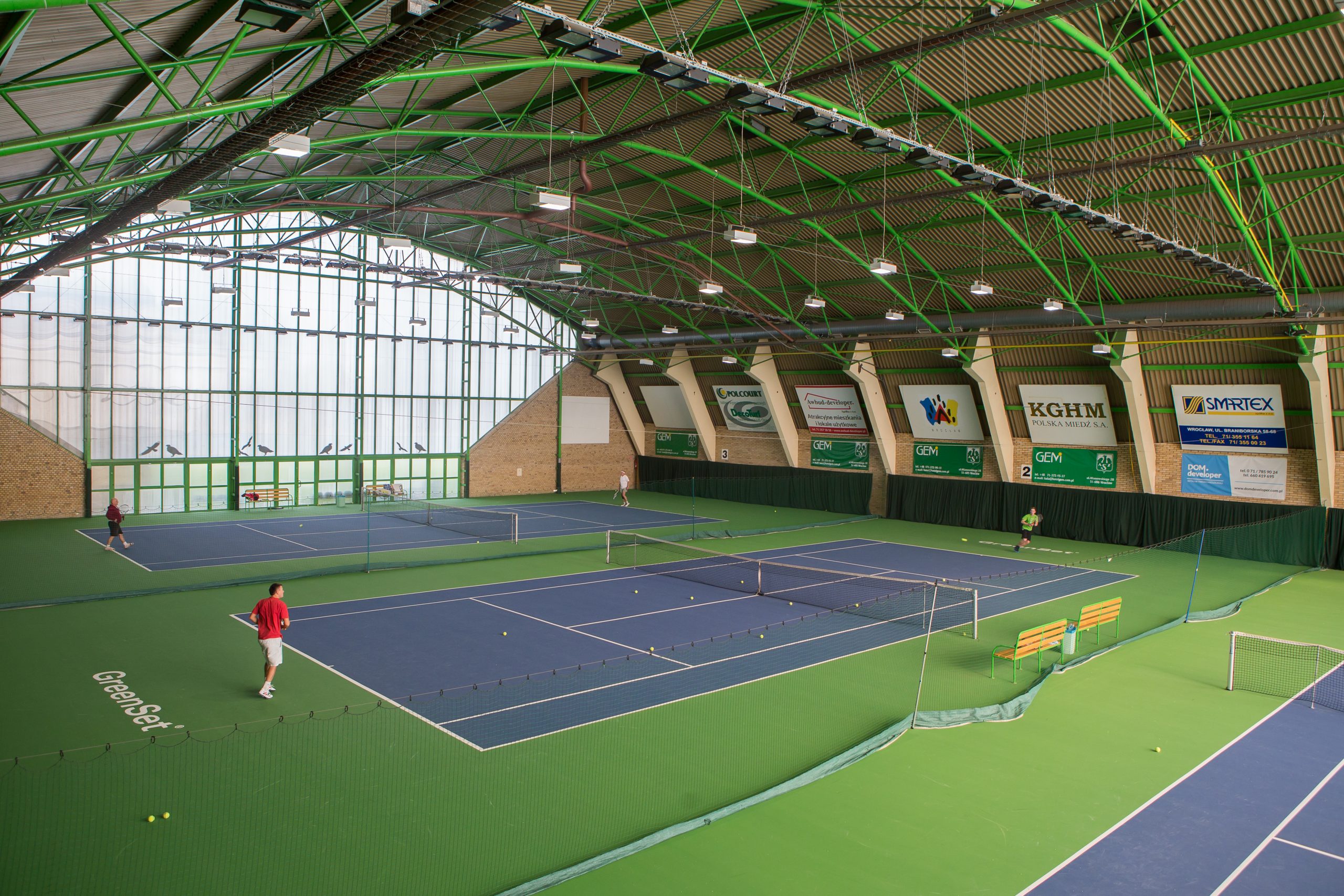 Kort tenisowy wewnętrzny