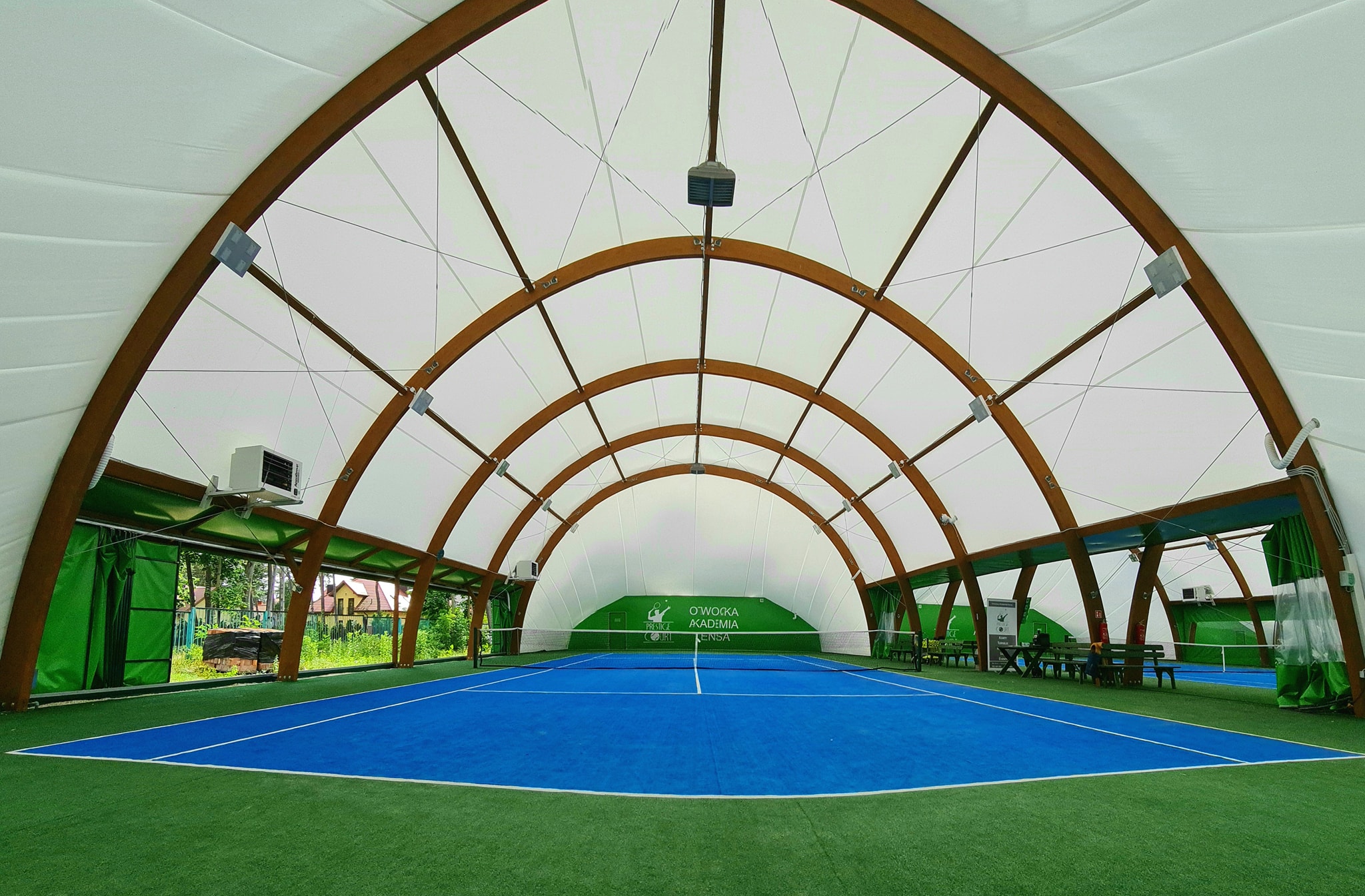 Korty do tenisa indoor