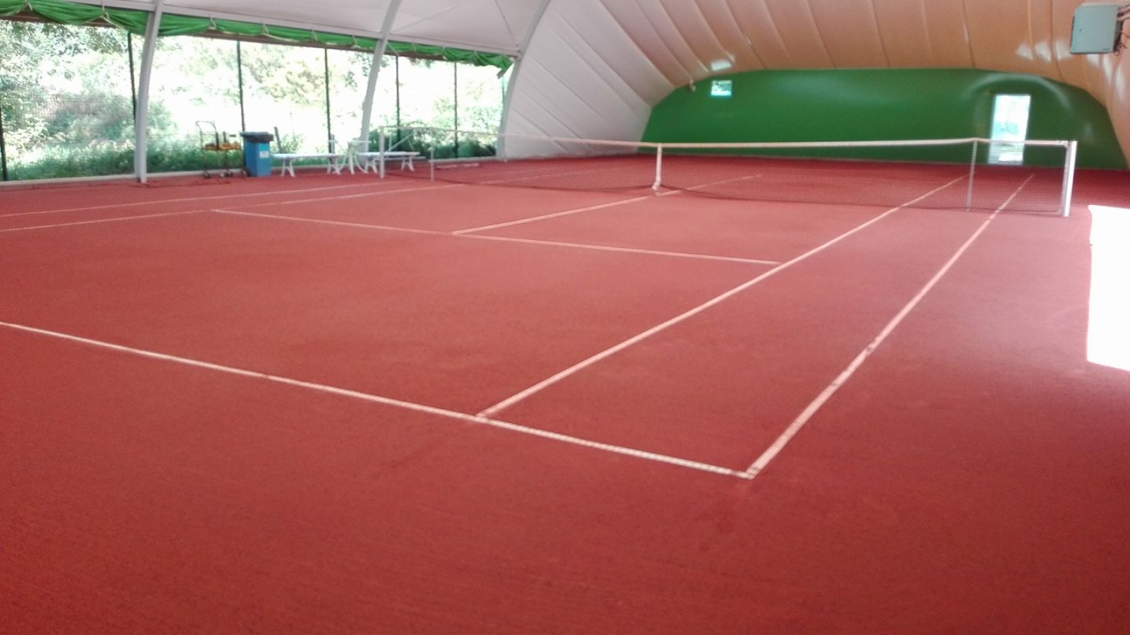 Kort do tenisa wewnętrzny