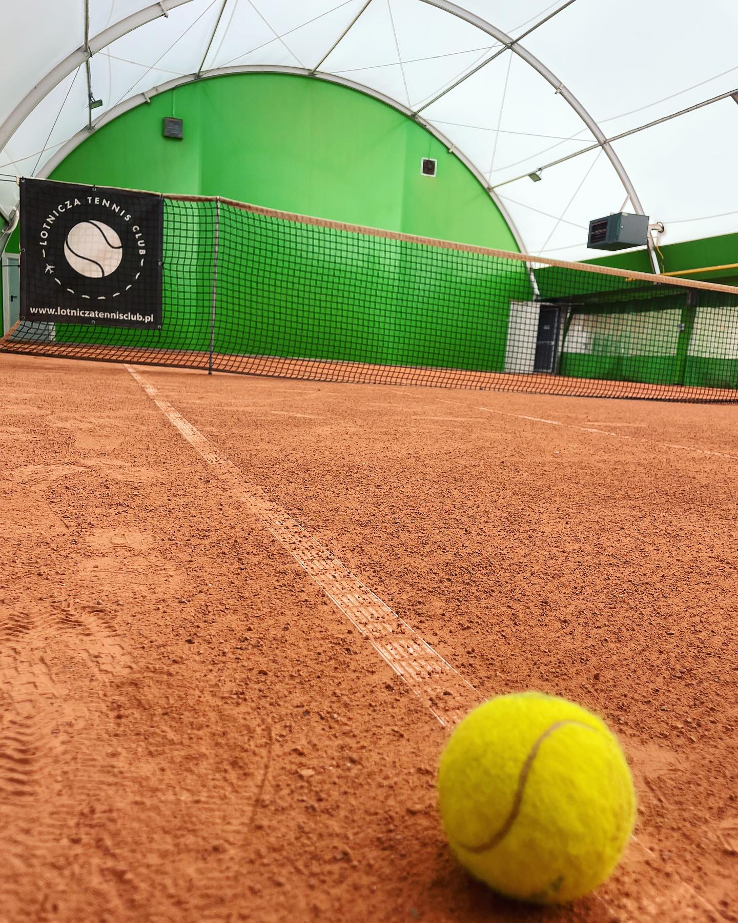 Kort do tenisa wewnętrzny