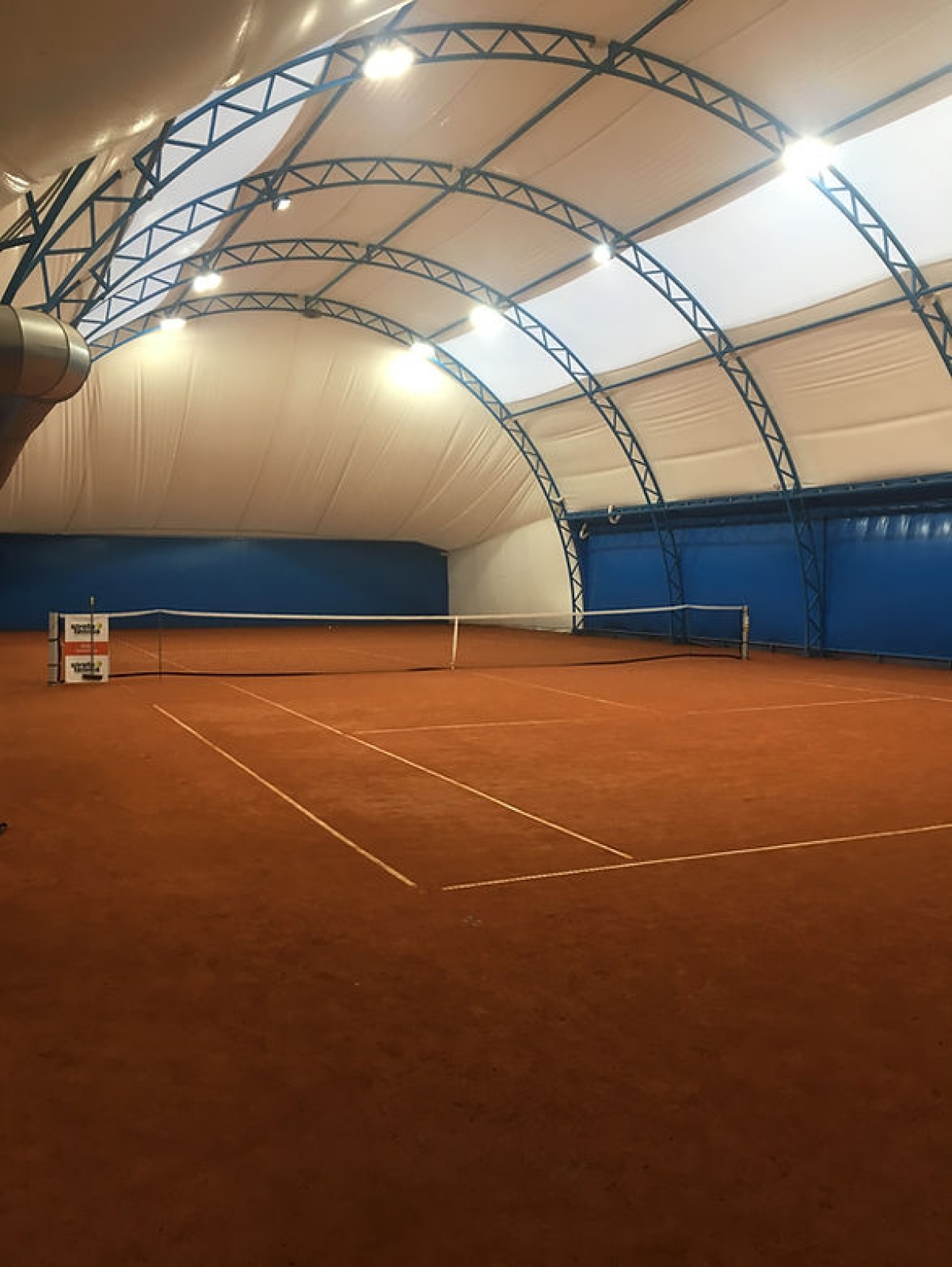 Kort do tenisa wewnętrzny