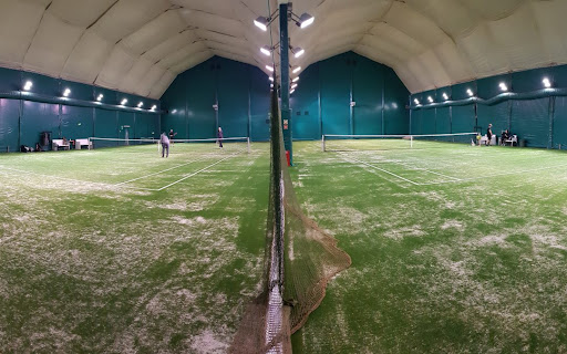 Kort do tenisa wewnętrzny